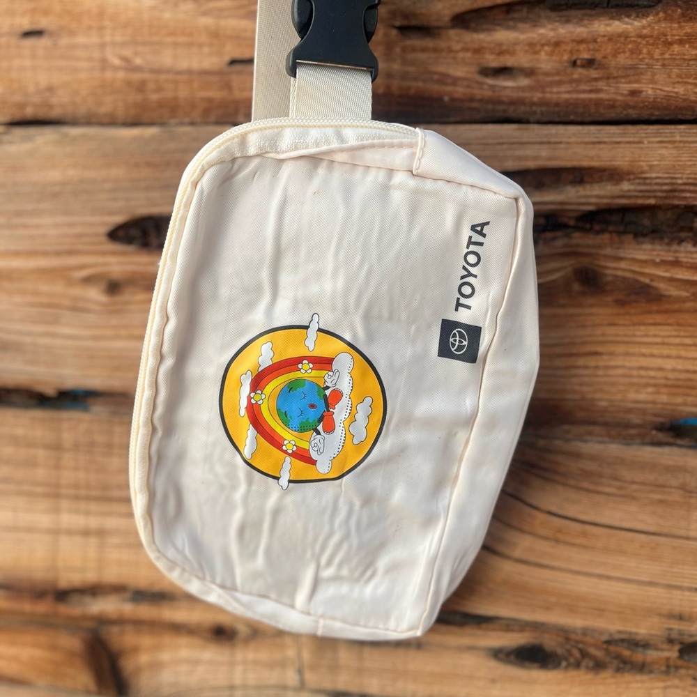 TOYOTA | Cream Off-White Crossbody Fanny Pack - Picture 3 of 6